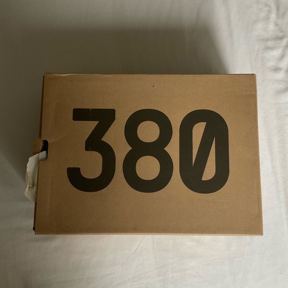 Adidas Yeezy Boost 380 - Picture 5 of 6